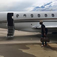 Some weeks ago, photos of nollywood actress, genevieve nnaji and super eagles star, mikel obi spotted together traveling in a private jet surfaced online. Davido And His Friends Fly Private Jet As They Head Out To La For Show Photos 36ng