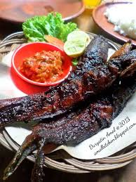 Siomai dibuat berbentuk silinder, dan di atasnya diberi hiasan seperti telur kepiting, parutan wortel, atau kacang polong. Gurih Dan Lembutnya Ikan Lele Dipadukan Dengan Rasa Manis Khas Menu Ikan Bakar Beserta Bumbu Bumbu Lainnya Yang Makin Me Resep Ikan Resep Masakan Resep Makanan