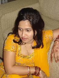 X-এ shweta bhabhi: Sexy Bhabhi...Hot cleavage...voyeur..  t.cotHZ5WsqjID  X