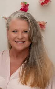 Going gray gracefully with some layers Book and info at Sthrnjrzcrrl.com