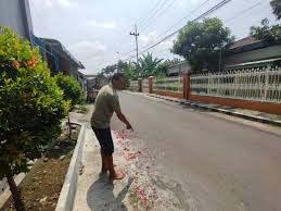 Pekak/bunga lawang banyak digunakan sebagai rempah untuk menjadi penyedap rasa untuk makanan. Lepas Pengawasan Bocah Di Lawang Malang Terlindas Mobil Hingga Meninggal Tugujatim Id