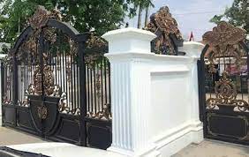 Model kusen pintu rumah, daun pintu ya, dengan desain pintu minimalis yang pas, bukan tidak mungkin desain eksterior rumah anda semakin terlihat mewah dan berkarakter, terlebih. 10 Inspirasi Desain Pintu Gerbang Rumah Pilih Klasik Atau Minimalis Rumah123 Com