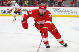Hoe lang en hoeveel weegt alex biega? Red Wings Sign Defenseman Alex Biega To Extension Mlive Com