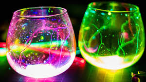 10 Magic And Cool Science Experiments You Can Do At Home With Kids Amazing Experiments Cool Science Experiments Fun Science Cool Experiments