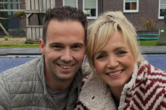 Yvon Jaspers eert overleden John Nouwen uit Boer zoekt Vrouw