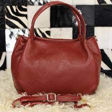 Une poche plaquée à l'avant du sac. Sac A Main En Cuir Rouge Bordeaux Itinerance Cuir Vetements Cuir Adaptes A Votre Morphologie