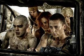 Bântuit de trecutul lui turbulent, mad max (tom hardy) crede că cea mai bună cale de supraviețuire este să călătorească singur. Mad Max Drumul Furiei DominÄ Atat Box Office Ul In Romania Cat Si Pe Cel InternaÅ£ional Divertisment Filme Familie Eva Ro