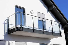 Sedang untuk ruangan yang berada lebih tinggi railing kaca dipasang sebagai batas pengaman agar tidak terjatuh dari ketinggian. Harga Railing Balkon Kaca Tempered Minimalis Solusiruma Com