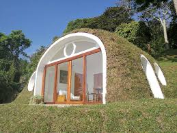 Une maison en briques de terre crue et bois qui sintègre dans le free dôme est une maison autonome en énergie. 10 Modeles De Micromaisons La Nouvelle Tendance Architecturale