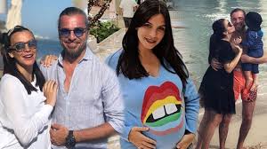 Geçen yıl bu gün hayatımızın anlamı dünya ya geldi, teşekkürler karıcığım, ikinizi de çok seviyorum. Engin Altan Duzyatan Neslisah Alkoclar Cifti Alara Ailemize Mutluluk Katti Magazin Haberleri Magazin Haberleri