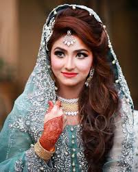 Pakistani bridal hairstyles for mehndi 2021: Pakistani Brides Giving Major Bridal Hairstyle Goals