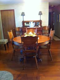 150 Year Old Family Antique Round Oak Claw Foot Table And Chairs Family Dining Rooms Round Dining Room Table Antique Dining Room Table