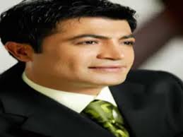 1999 yılında yayınladığı 'usta' albümünde yer alan 'bas bas paraları leyla'ya' adlı şarkısı, oğuz yılmaz'ın dillere pelesenk oldu. Oguz Yilmaz Uyan Gencligine Guvenme Olen Ihtiyarmi Dailymotion Video
