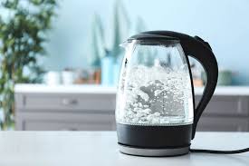 Đun nước bằng ấm siêu tốc có hại không, tác hại cụ thể là gì?