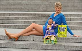 © ap photo / binod joshi. L Homme Le Plus Petit Du Monde Avec La Femme Aux Plus Longues Jambes Du Monde Chine Informations
