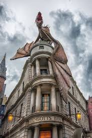 Gringotts Discovered By Yasmina On We Heart It Harry Potter Wallpaper Harry Potter Pictures Harry Potter Aesthetic