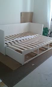 With detailed instructions this video can help guide you through the hemnes daybed a. á… Hemnes Tagesbett Lattenrost Schief Wer Weiss Warum