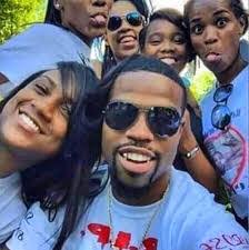 Zina Lee's Instagram, Twitter & Facebook