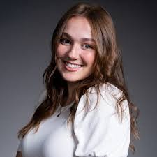 Elizabeth Enders's Instagram, Twitter & Facebook