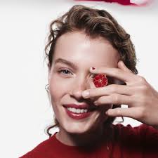 Give with heart. ​ This Valentine's Day, discover the CHANCE EAU TENDRE  ritual: the Eau de Parfum, Hair Mist, and new Body Oil which, featuring a  silky texture and a delicate floral-fruity