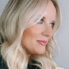 Elaina Wells (@lainaloveee)