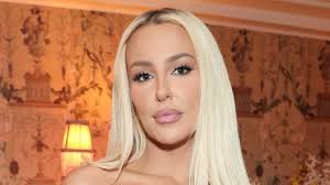 IFBB Pro Heidi Worrell-Osborne in Two-Piece Workout Gear Works Her Back —  Celebwell