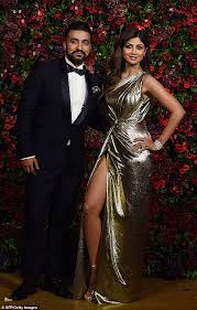 Shilpa shetty is a popular bollywood actress. Znaoxnzqpfarrm