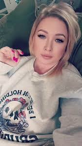 Amber Cody's Instagram, Twitter & Facebook