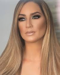 Derek Muñoz HAIR & Makeupartist