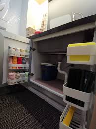 Menanti tukang kunci adalah solusi di situasi seperti ini, beberapa orang akhirnya memilih untuk mendobrak pintu rumah mereka. Diy Pintu Kabinet Dapur Serendah Rm2 10 Sahaja Hasilnya Tetap Cantik Tersusun