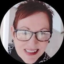 Laura Hinz's Instagram, Twitter & Facebook