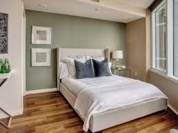 In plus, niciodata nu trebuie sa dormiti cu picioarele culorile joaca un rol vital in principiile feng shui. Cum Sa Pui Un Pat In Dormitor 62 Fotografii Merita Sa Ai O Fereastra Cum Sa Faci Corect Pozitia Pe Feng Shui Fata De Usa Unde Nu Poti Pune