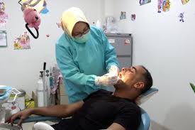 Dokter gigi fdc dental clinic mengedepankan pelayanan yang profesional dan berpengalaman di bidangnya. Klinik Gigi