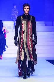 Parfumdo vous propose sa gamme parfums homme de jean paul gaultier au meilleur prix en cumulant avantages fidélité et frais de port offerts dès 49€ d'achat. Defile Jean Paul Gaultier Haute Couture Printemps Ete 2020 Paris Elle
