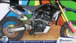 Modifikasi kawasaki zx 130 jadi trail / serba serbi. Mantabbbb Ninja Dirombak Jadi Supermoto Youtube