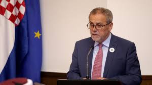Godina, kada je preselio u zagreb. Yknqq4ruauamzm