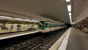 A track is served by two platforms; Paris La Station Assemblee Nationale Metro 12 Brille A Nouveau Construction Cayola