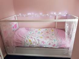 Ikea Kura Sanded Primer And Painted White Fairy Lights And Heart Net Curtains And Heart Head Board Diy Kinderbett Madchen Kleinkind Schlafzimmer Ikea Kura