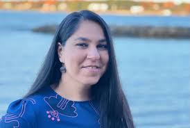 Gloria Putnam's Instagram, Twitter & Facebook