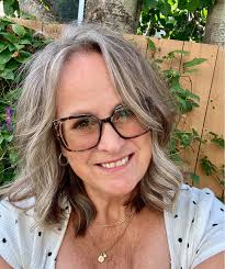 Hosting intimate Nashville style concerts in unique backyards