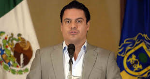 Aristóteles sandoval, exgobernador del estado mexicano de jalisco, quien andaba en carro blindado y con 15 escoltas, fue asesinado la madrugada del viernes por la mafia. Pykdguipwr8aim