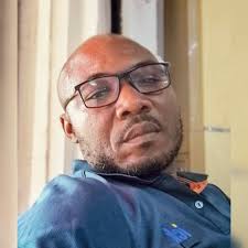 David Beckham signing his first Manchester United contract with Sir Alex  Ferguson. #ThrowbackThursday