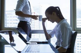 Suasana tempat kerja yang kurang memuaskan boleh mendatangkan tekanan mental. Merasa Tertekan Di Kantor Bedakan Stres Kerja Biasa Dengan Burn Out Semua Halaman National Geographic