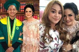 Astaghfirullah, kabar buruk menimpa suami aurel hermansyah. Intip Yuk Aurel Dan Azriel Hermansyah Main Ke Rumah Krisdayanti Matamata Com