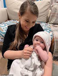 Bindi irwin shared a sweet family photo of her late dad, steve, holding her baby in honor of mother's day. Bindi Irwin Shares Adorable Photo Of Daughter And A Picture Of Herself At Same Age Ali2day