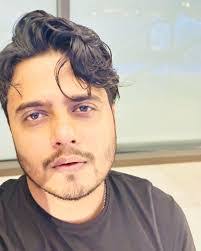 Pranav Sheth's Instagram, Twitter & Facebook