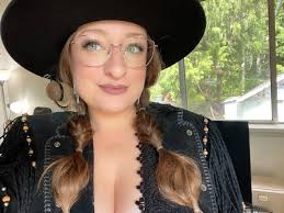 kitty mae (@kittymaeow) • Instagram photos and videos