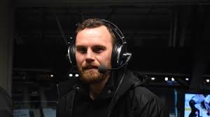 Jako hokejista hrál v polovině 90. Od Hrace Pres Trenera Extraligoveho Tymu K Pozici Seftrenera Ceske Hokejove Reprezentace Filip Pesan Mujrozhlas