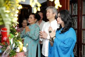Ngoài gia đình, người thân, bạn bè thân thiết còn có sự góp mặt của vợ chồng ca sĩ tùng dương, nhạc sĩ thanh phương, lưu hà an. Wy9fdrru5br5om