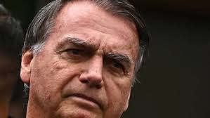 Moraes converte prisão de Bolsonaro em domiciliar após parecer da PGR